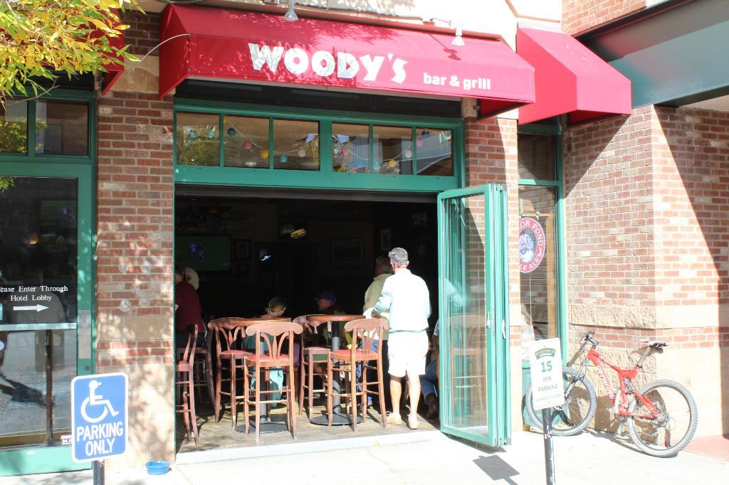 Woody`s Bar and Grill